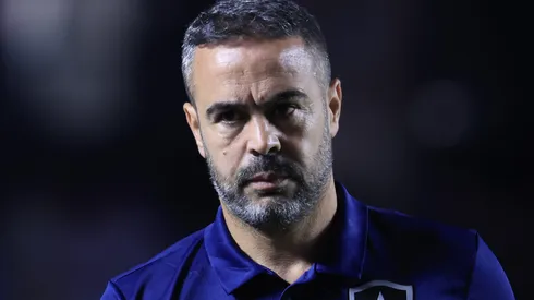 Artur Jorge negocia com o Cruzeiro.