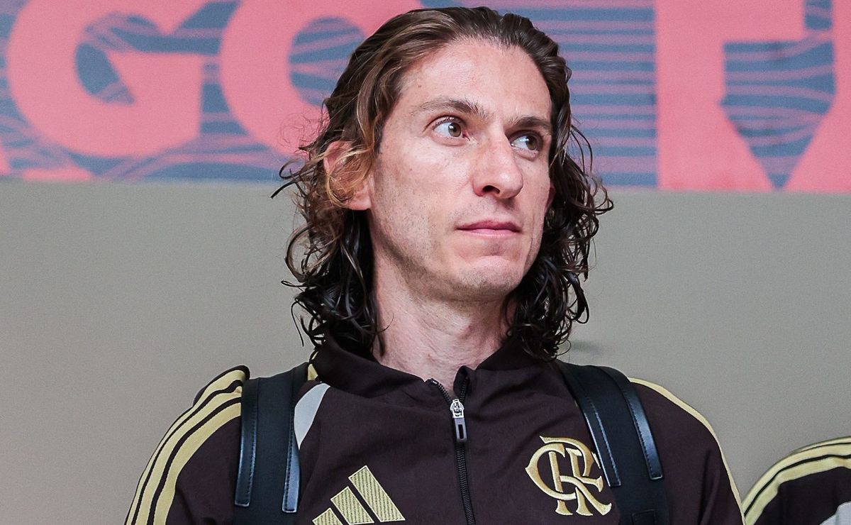 Filipe Luís volta a ganhar força no Chelsea após eliminação dos ingleses na Champions League