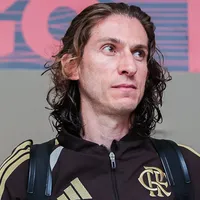 Filipe Luís volta a ganhar força no Chelsea após eliminação dos ingleses