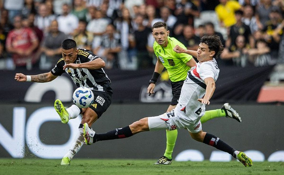 Atlético-MG enfrenta o São Paulo pelo Brasileirão e não perde o duelo como mandante há dez anos