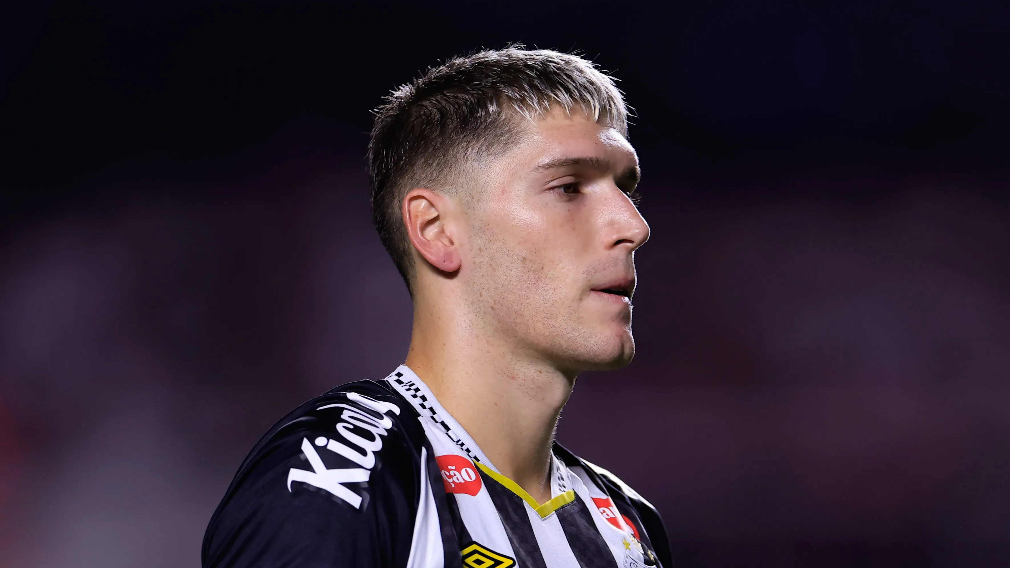 Foto: Marcello Zambrana/AGIF – Rollheiser pode ganhar vaga de Bontempo no meio-campo.