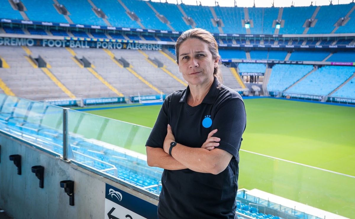 Saiba quando será a estreia de Jéssica de Lima como treinadora do Grêmio feminino