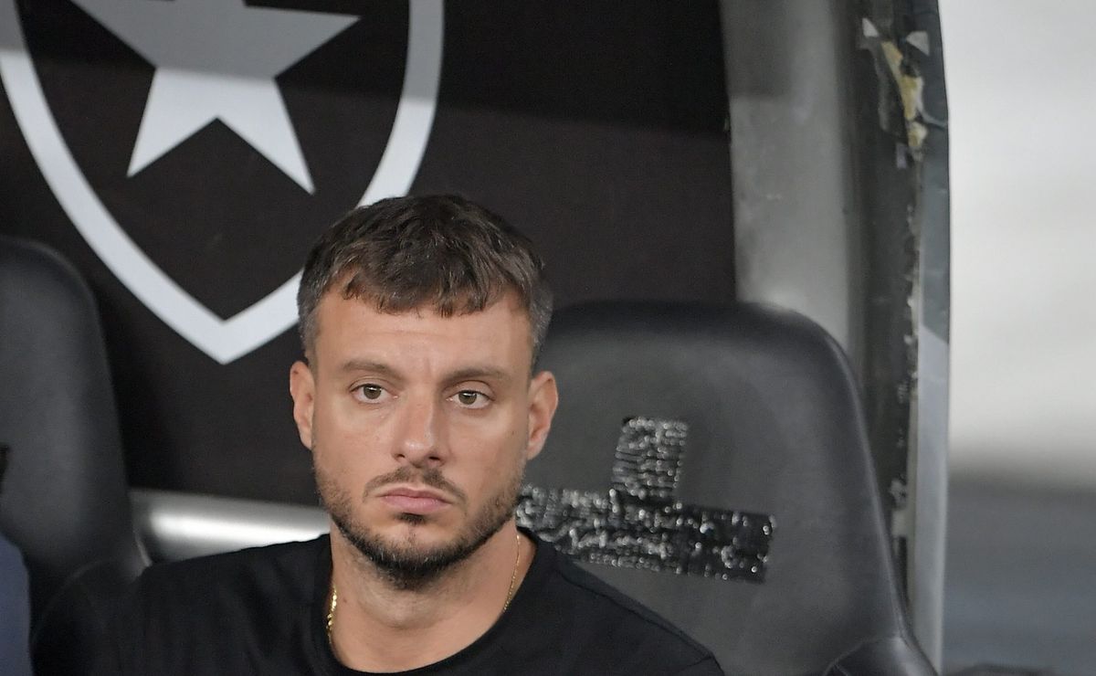 Martín Anselmi está preocupado com fragilidade defensiva do Botafogo e força ofensiva do Palmeiras