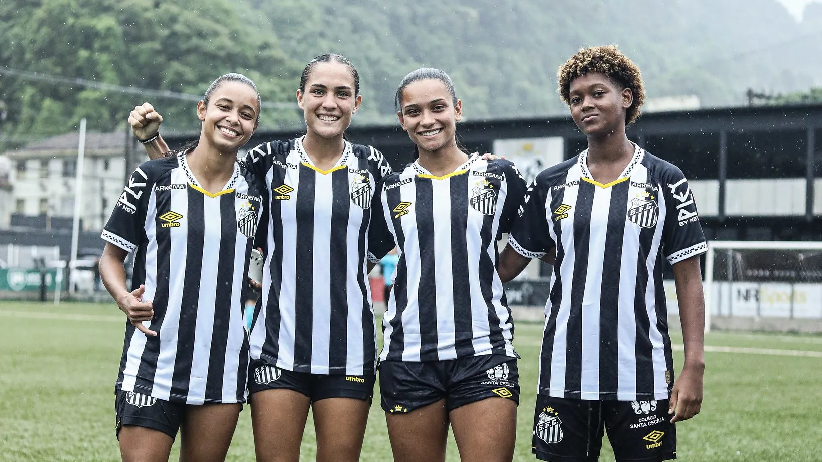 Cury, Camile, Samara e Erika jogadoras do time feminino sub-20 do Santos
