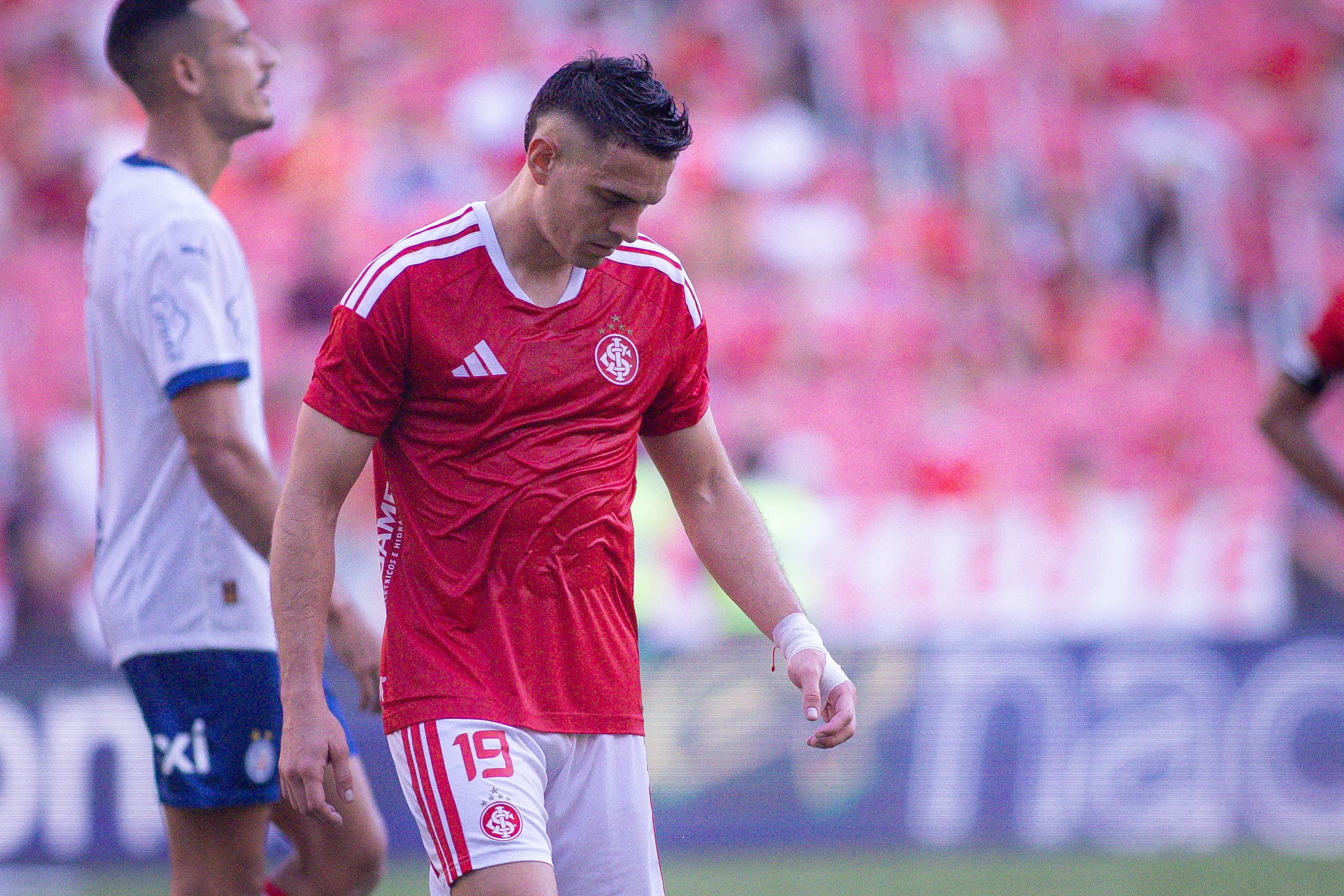 RS – PORTO ALEGRE – 15/03/2026 – BRASILEIRO A 2026, INTERNACIONAL X BAHIA – Rafael Borre jogador do Internacional lamenta durante partida contra o Bahia no estadio Beira-Rio pelo campeonato Brasileiro A 2026. Foto: Maxi Franzoi/AGIF