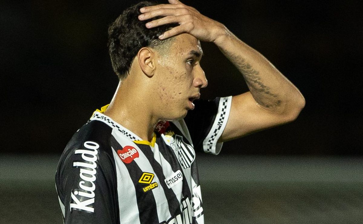 Gabriel Bontempo vira desfalque confirmado do Santos contra o Internacional e é cortado dos relacionados