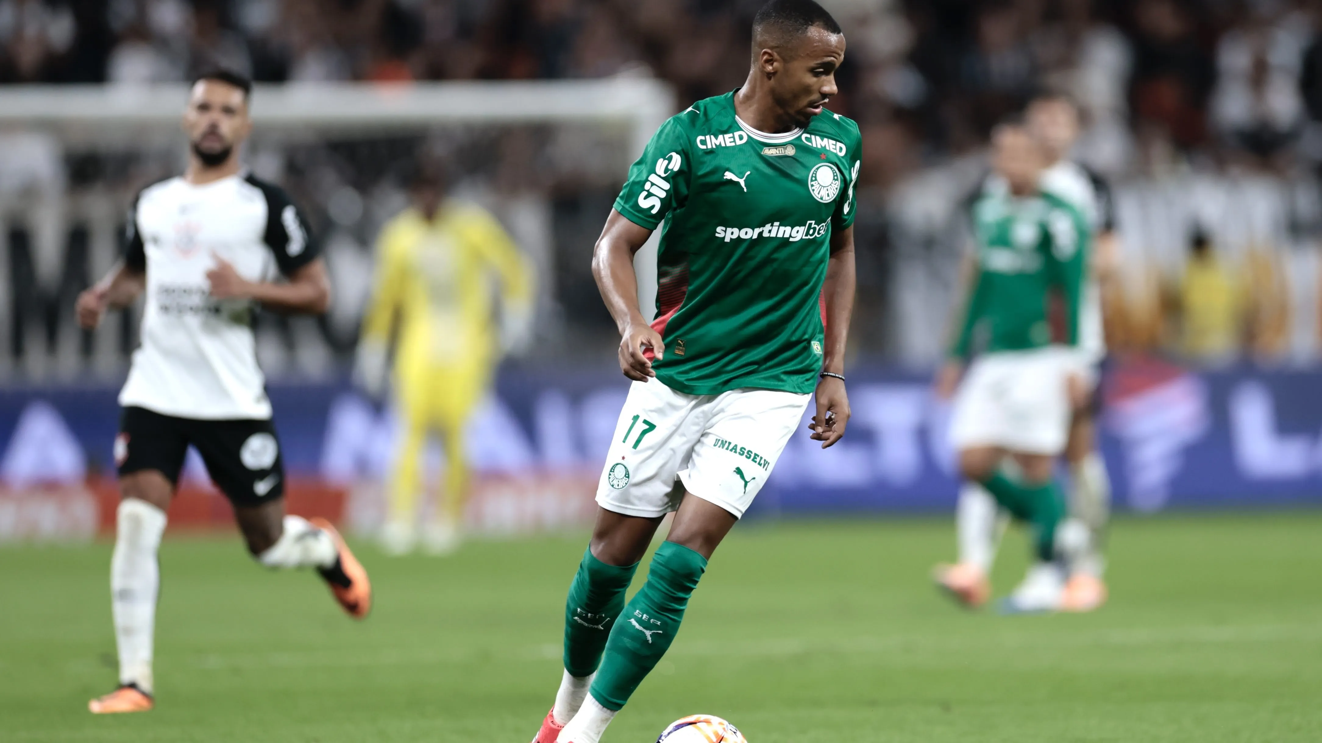 Marlon Freitas em ação pelo Verdão –  Foto: Marcello Zambrana/AGIF