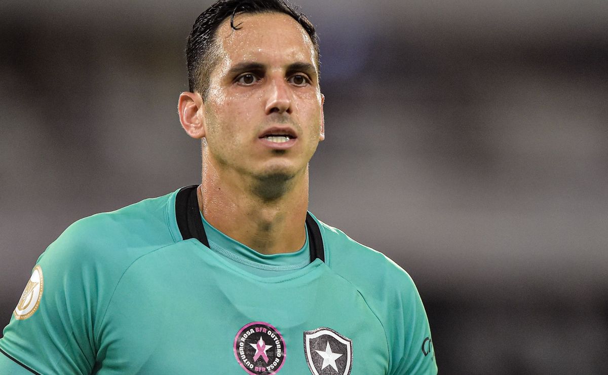 Gatito vê qualidade no elenco e aposta em reação dos goleiros do Botafogo em meio a má fase