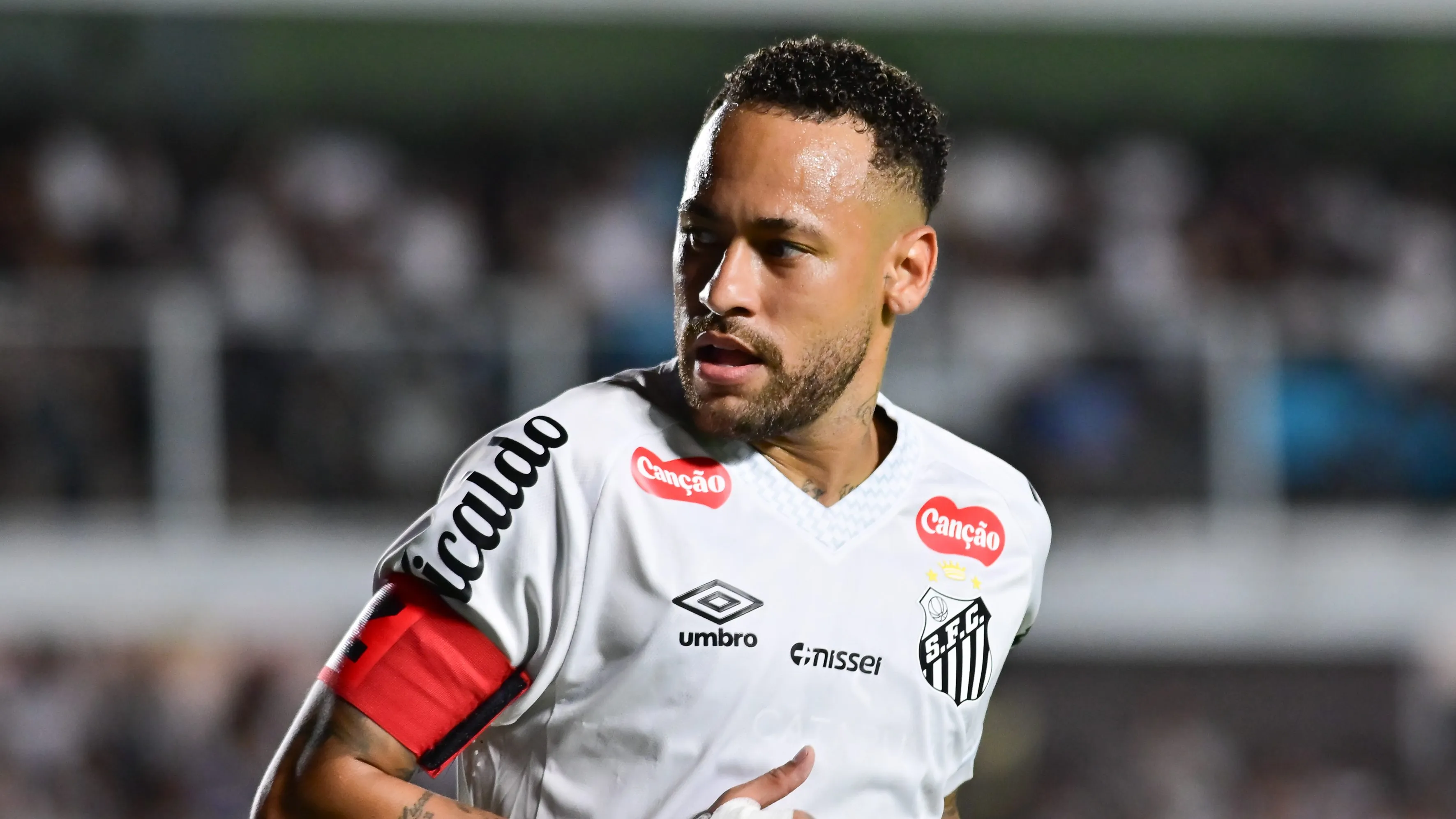 Neymar ainda busca uma regularidade - Foto: Jota Erre/AGIF.