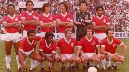 João Carlos é o primeiro em pé da esquerda para a direita