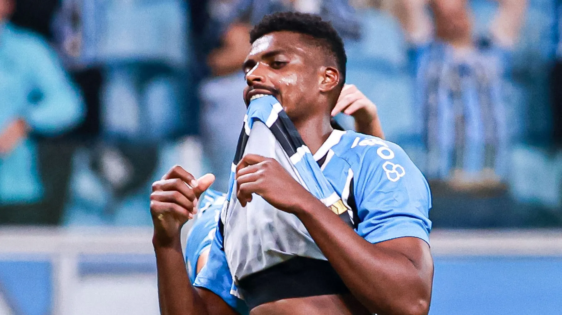 Jemerson não deixou saudade no Grêmio - Foto: Maxi Franzoi/AGIF.