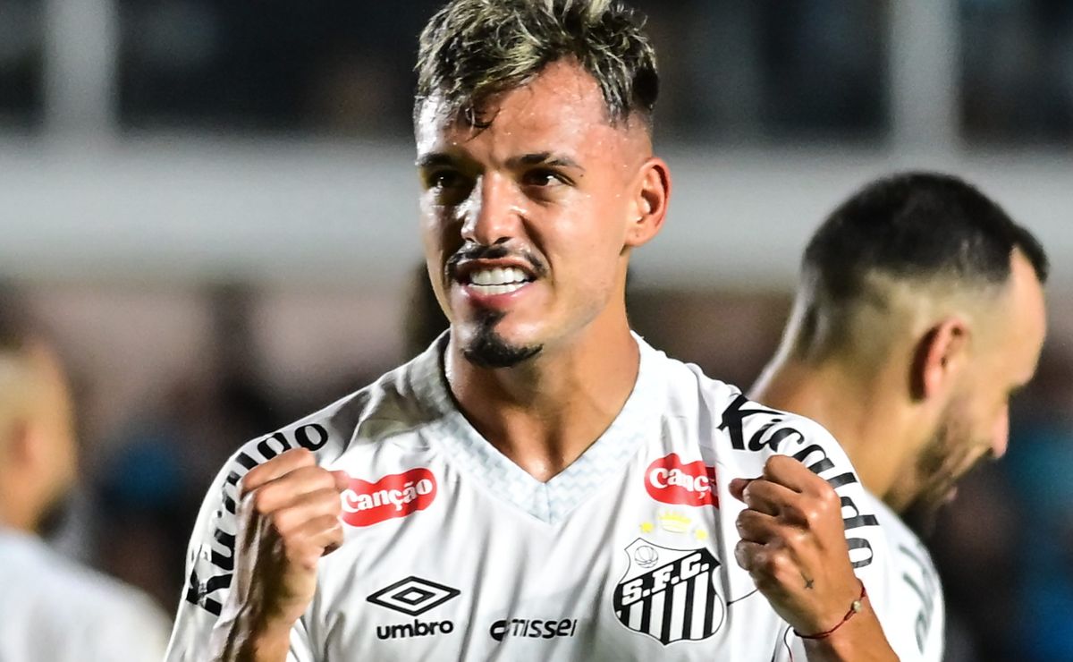 Gabriel Menino pode entrar no lugar de Bontempo e ser titular do Santos contra o Internacional
