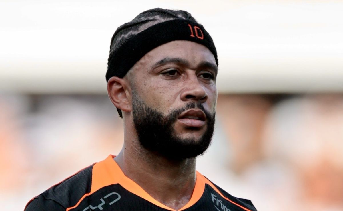 Memphis e Gabriel Paulista tem situação exposta e estarão fora contra a Chapecoense nesta quinta (19)