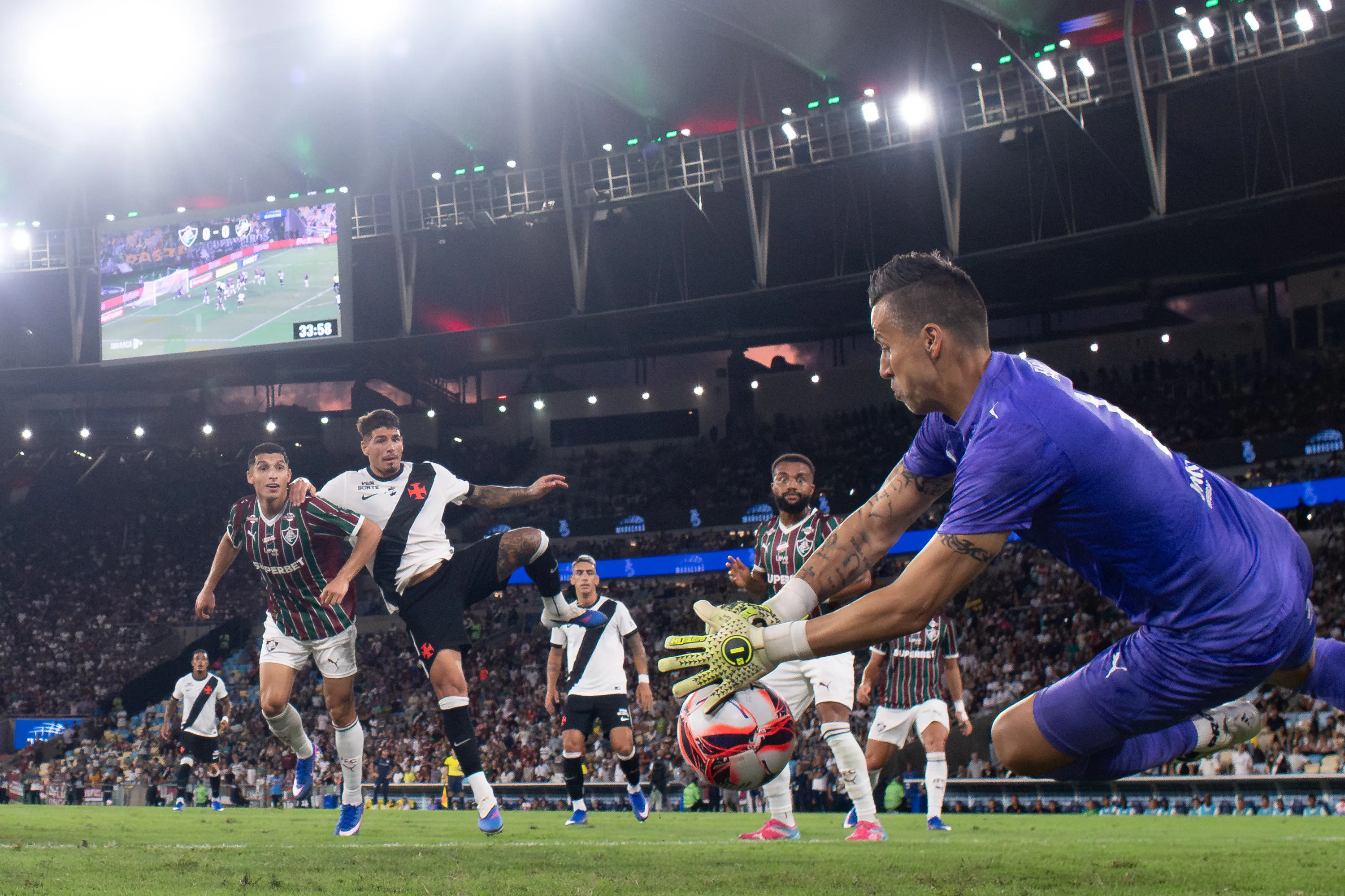 Fabio goleiro do Fluminense durante partida contra o Vasco no estadio Maracana pelo campeonato Carioca 2026. Foto: Jorge Rodrigues/AGIF