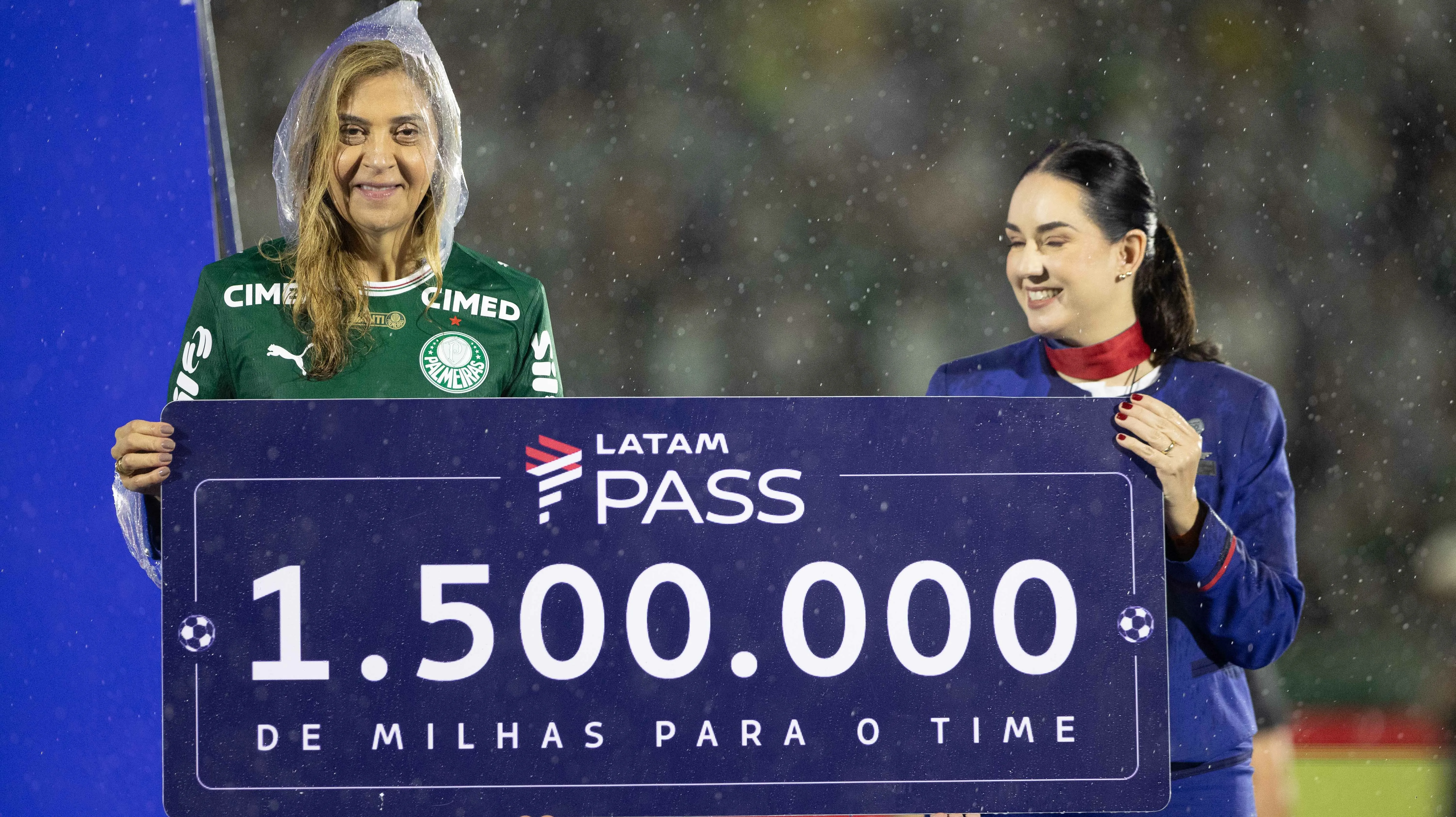 LEILA PEREIRA PRESIDENTA do Palmeiras comemoram vitoria E RECEBE PREMIO DA LATAM ao final da partida contra o Novorizontino no estadio Jorge Ismael de Biasi pelo campeonato Paulista 2026. Foto: Joisel Amaral/AGIF