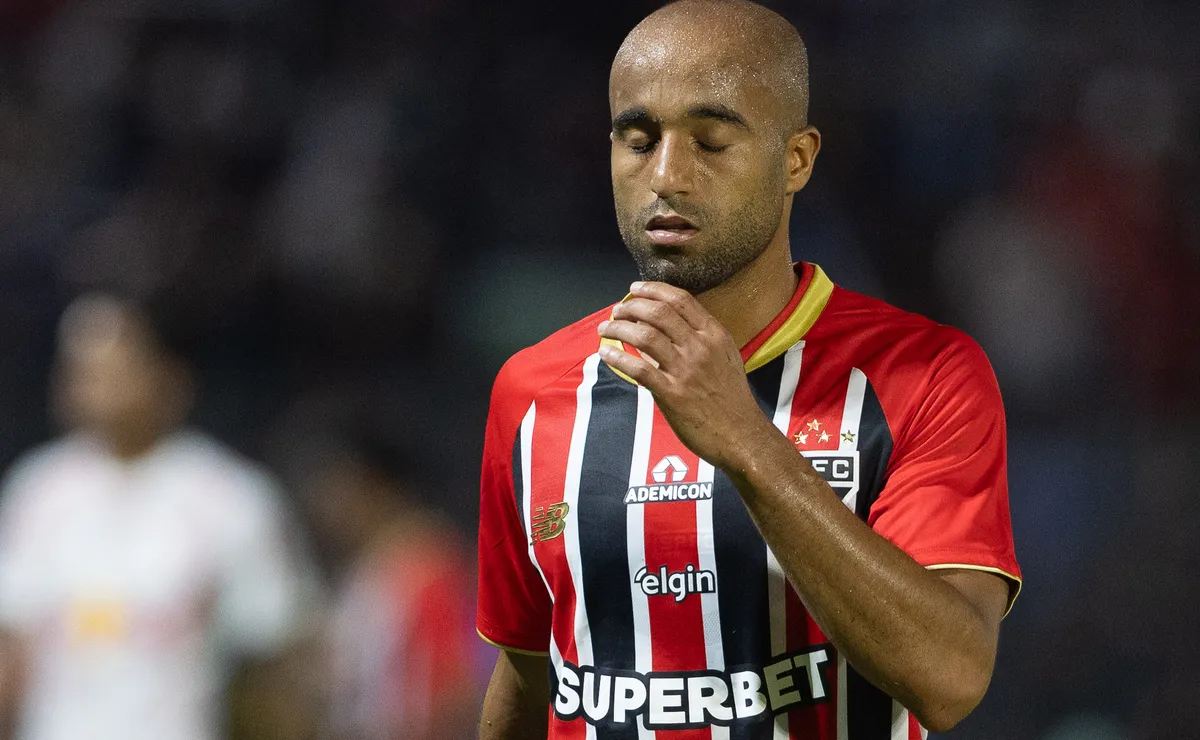 Lucas Moura negocia com o Al Ahly, do Egito, e pode deixar o São Paulo, revela jornalista