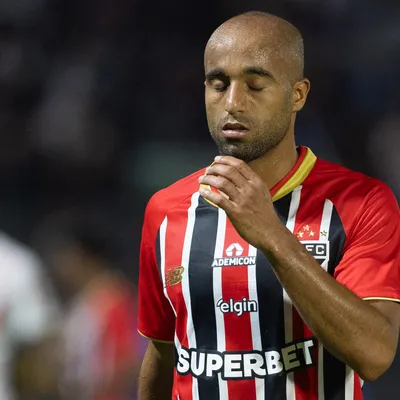 Lucas Moura negocia com o Al Ahly, do Egito, revela jornalista