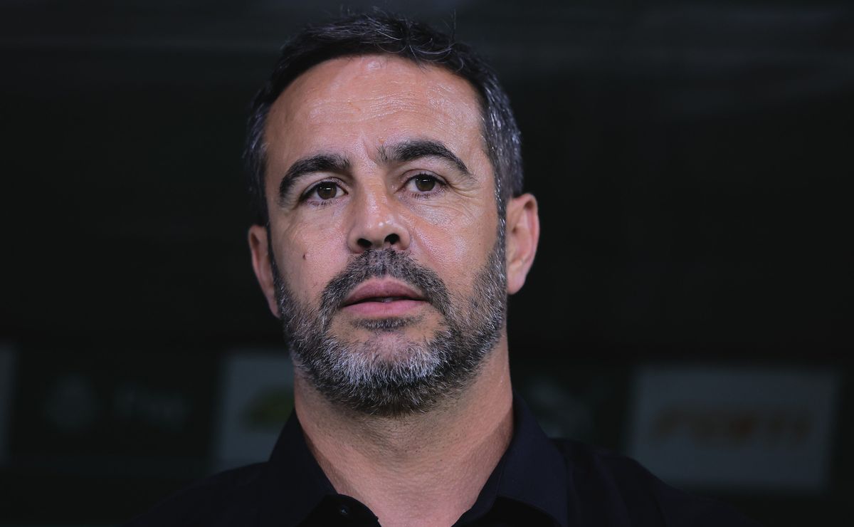 Artur Jorge fica próximo de retorno ao Brasil após Cruzeiro acertar multa rescisória com o Al-Rayyan