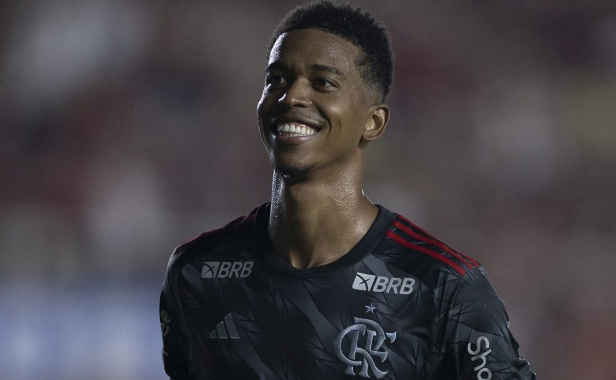 Remo perde a paciência e tenta devolver Carlinhos, mas Flamengo não quer o atacante