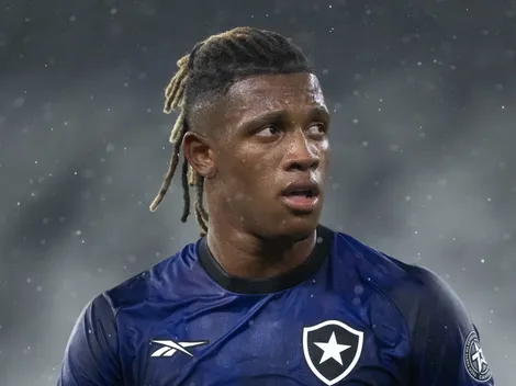 Danilo cumprimenta ex-companheiros em Palmeiras x Botafogo