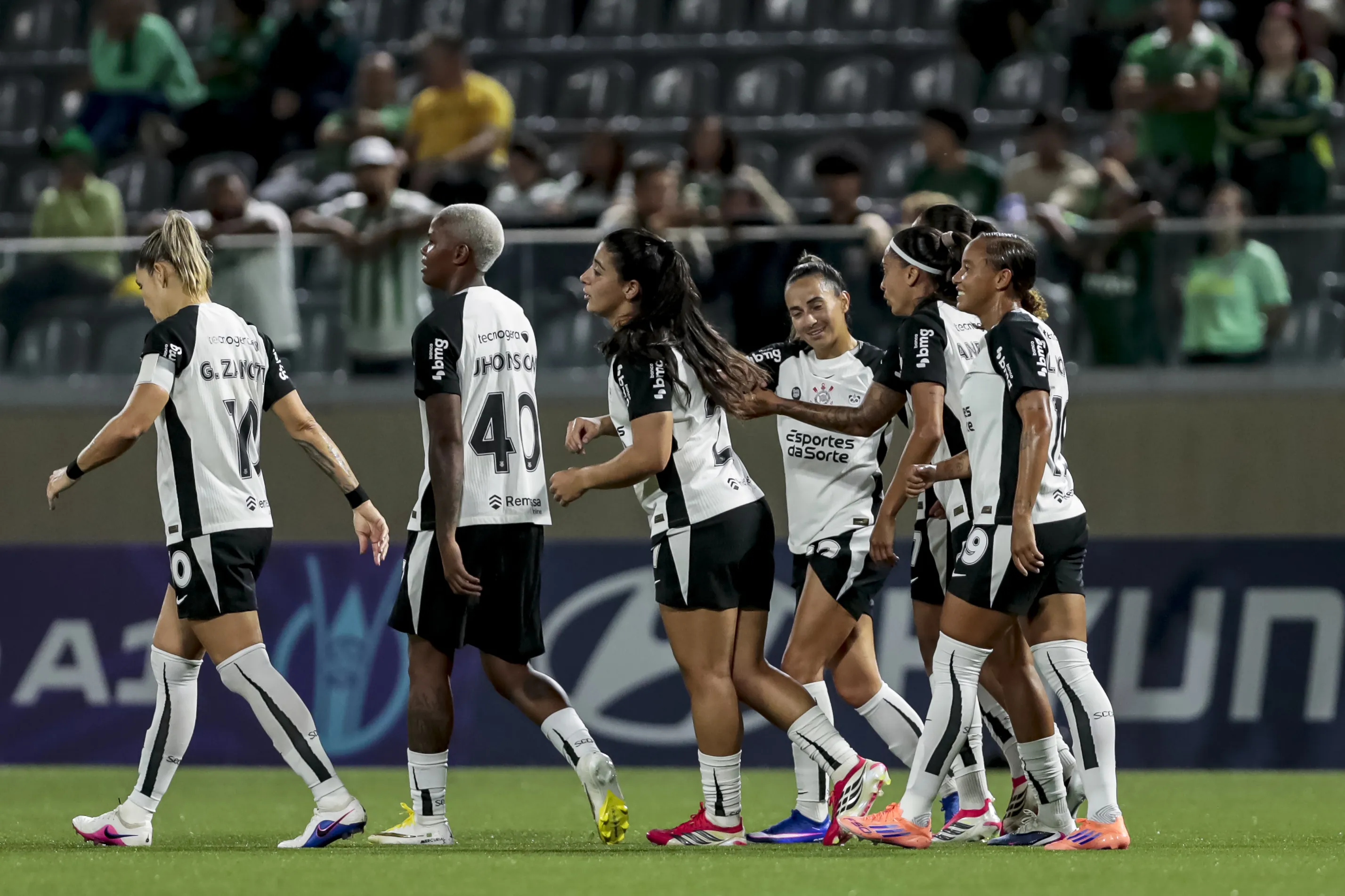 Jogadoras do Corinthians. Foto: Marco Miatelo/AGIF