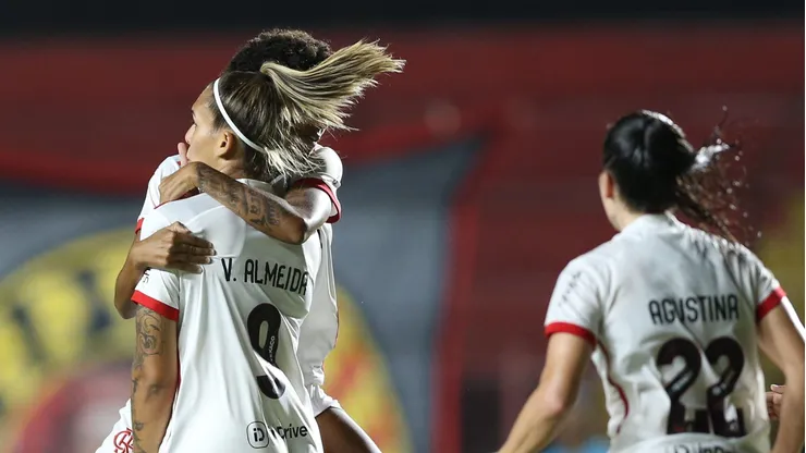 Jogadoras do Flamengo. Foto: Marlon Costa/AGIF