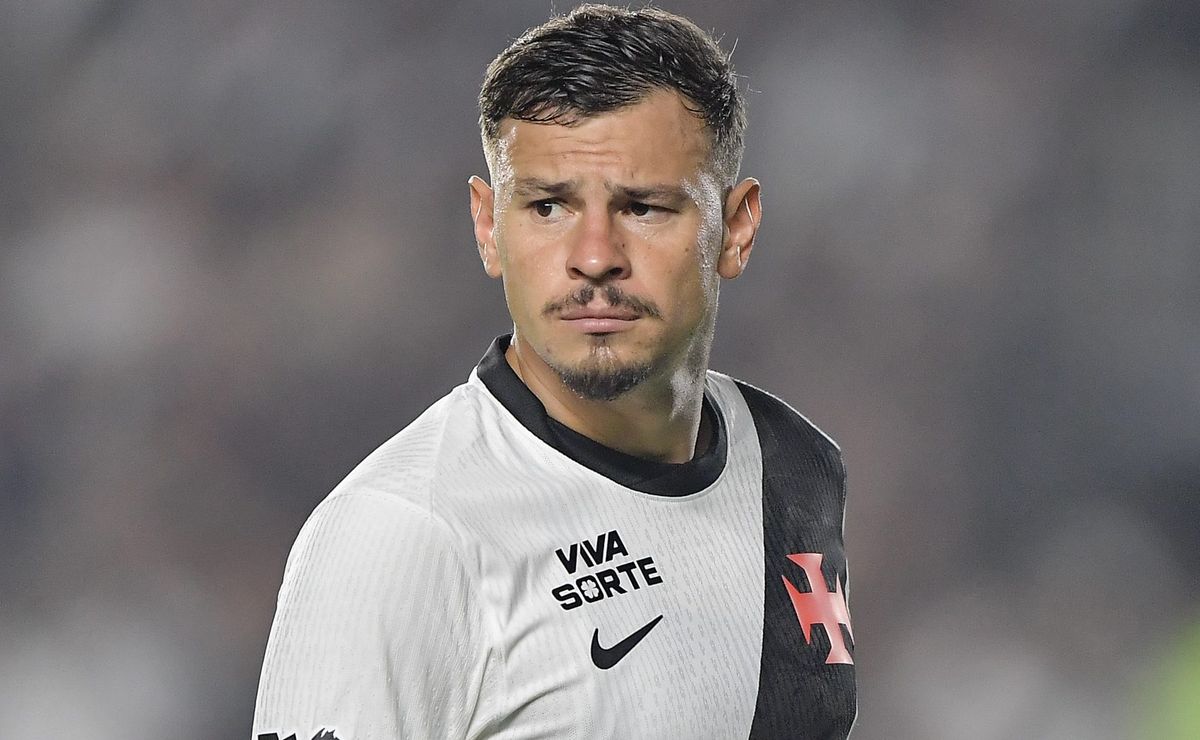 Hugo Moura falha no início do jogo, Vasco sofre gol relâmpago e torcida perde a paciência