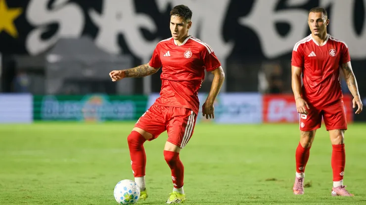 Rodrigo Villagra, volante do Inter em partida pelo campeonato brasileiro (Foto: Ricardo Duarte / Internacional)