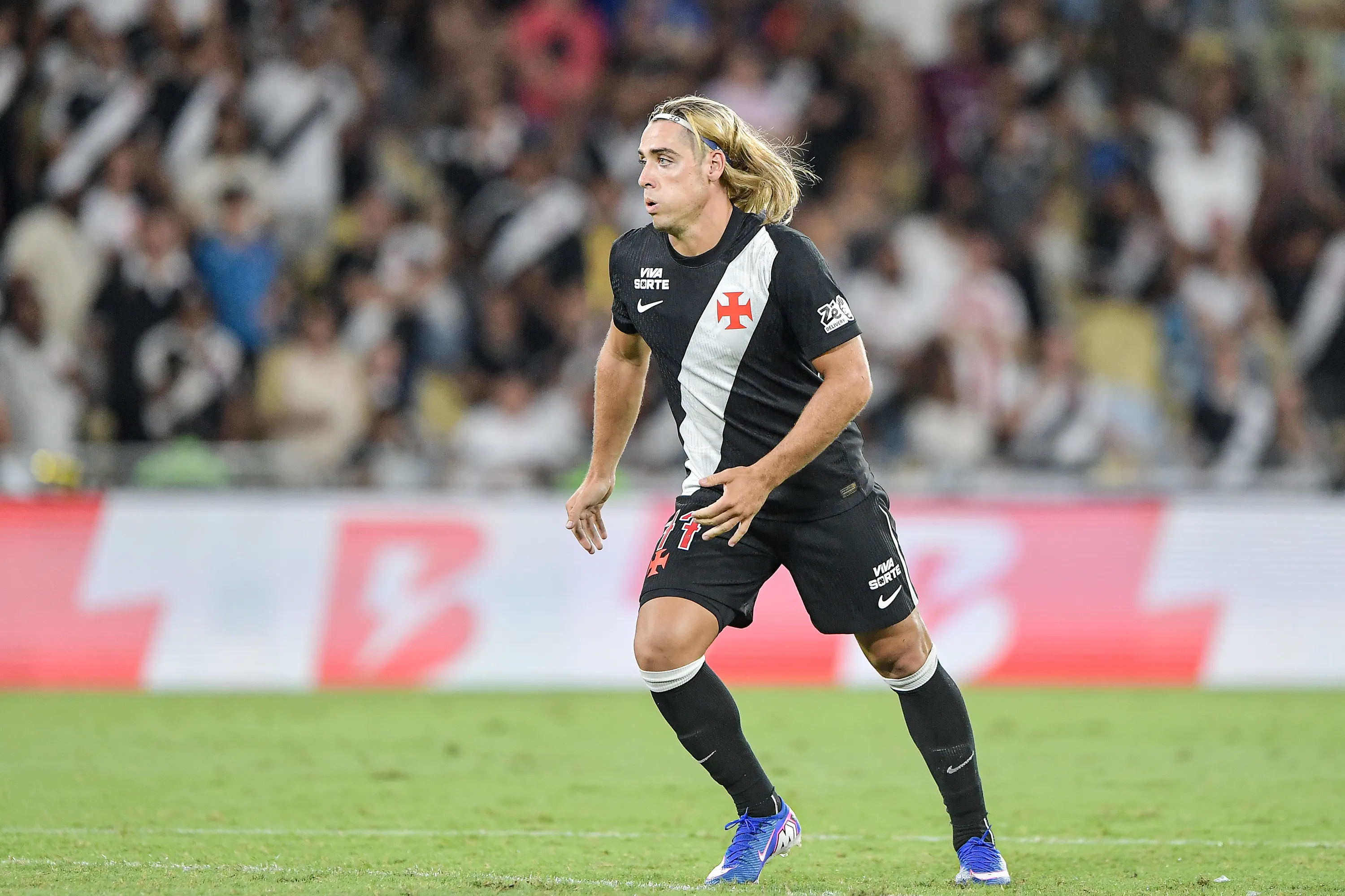 Spinelli jogador do Vasco durante partida contra o Fluminense no estadio Maracana pelo campeonato Brasileiro A 2026. Foto: Thiago Ribeiro/AGIF