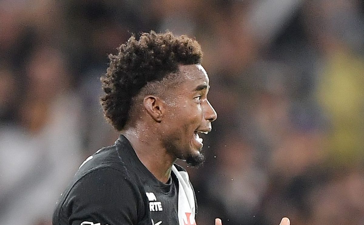 Vasco vira o jogo contra o Fluminense com gols de Nuno, Spinelli e Thiago Mendes nos últimos minutos