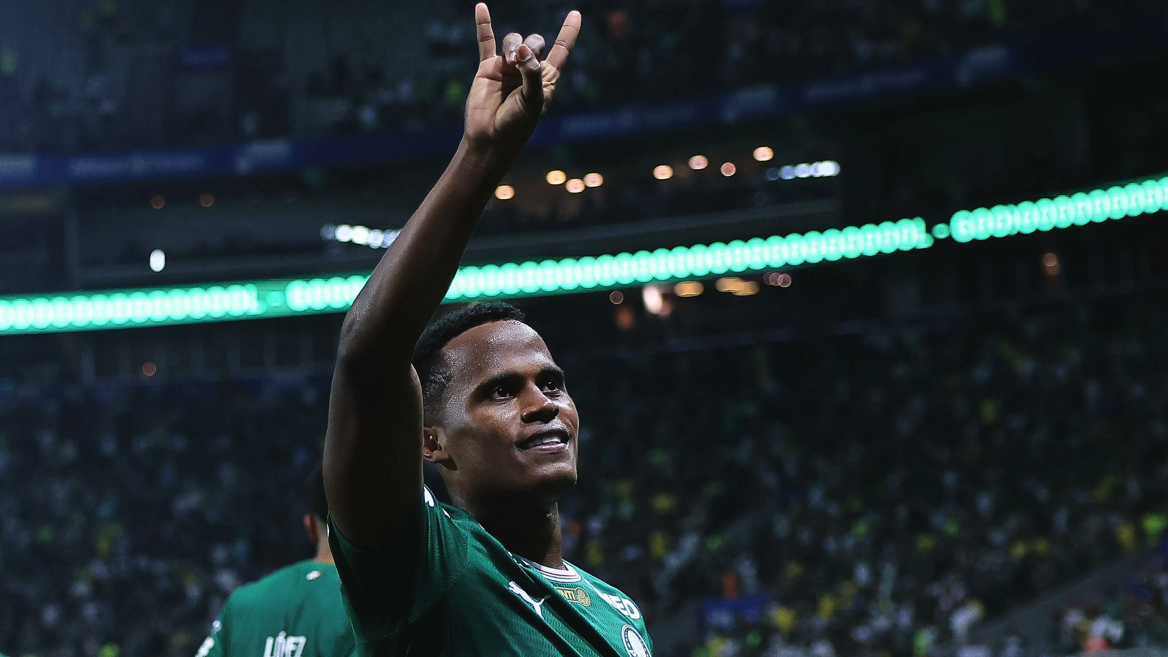 Jhon Arias comemora seu gol durante partida contra o Botafogo no Allianz Parque. Foto: Ettore Chiereguini/AGIF