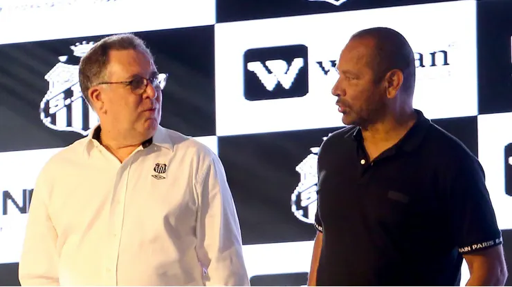- O presidente Marcelo Teixeira e Neymar da Silva Santos(Pai) durante inauguracao dos novos alojamentos do Recanto dos Alvinegros, hotel dentro do CT Rei Pele onde os jogadores e comissao tecnica ficam concentrados antes da partidas.