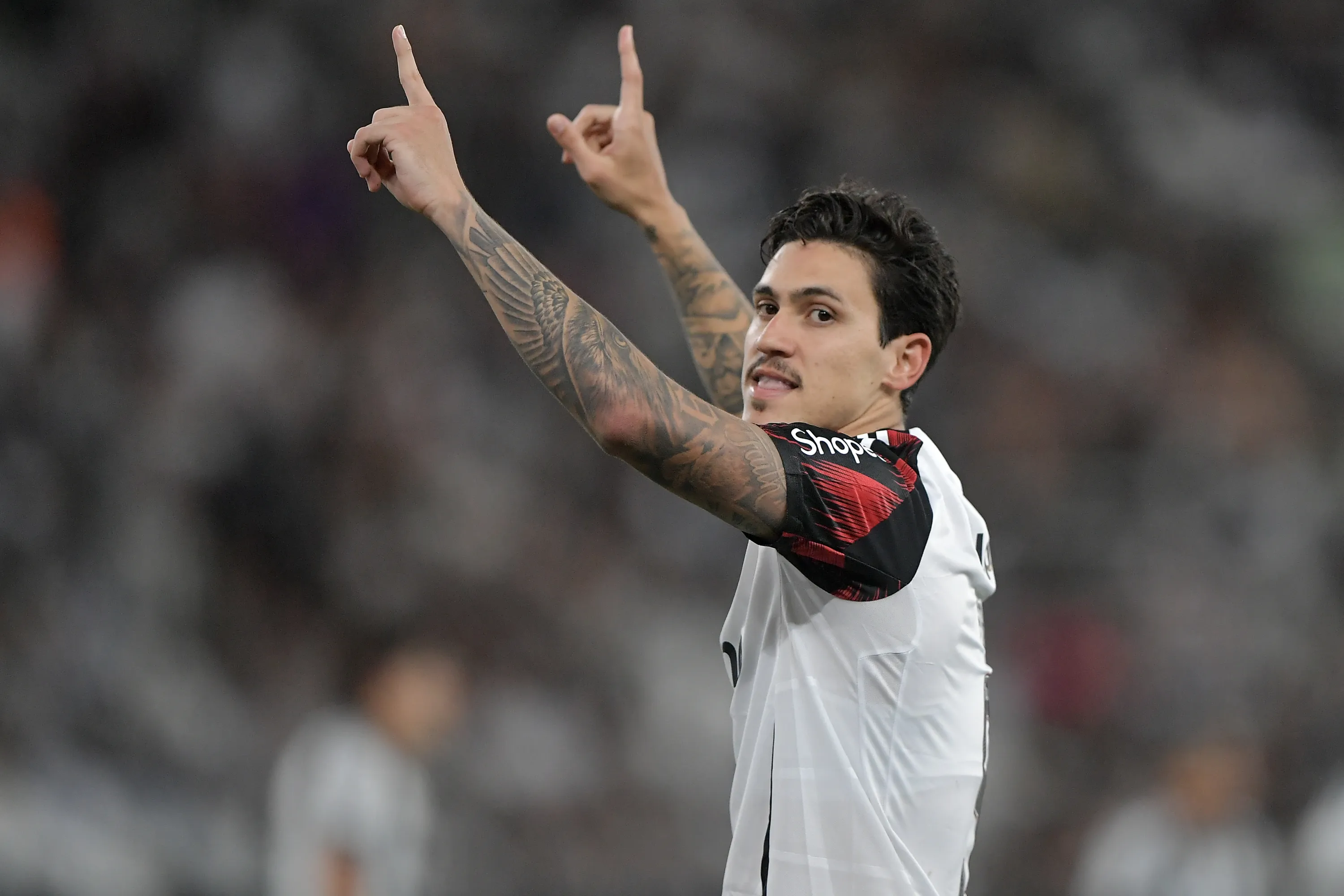 RJ – RIO DE JANEIRO – 14/03/2026 – BRASILEIRO A 2026, BOTAFOGO X FLAMENGO – Pedro jogador do Flamengo comemora seu gol durante partida contra o Botafogo no estadio Engenhao pelo campeonato Brasileiro A 2026. Foto: Thiago Ribeiro/AGIF