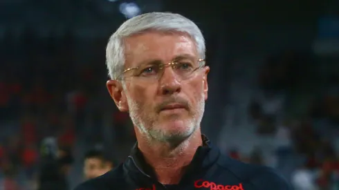 Odair durante o triunfo do Furacão em Curitiba