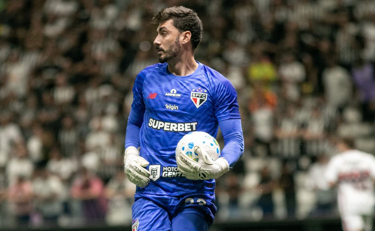 Rafael atinge marca de 100 jogos pelo São Paulo no Brasileirão na derrota para o Atlético-MG