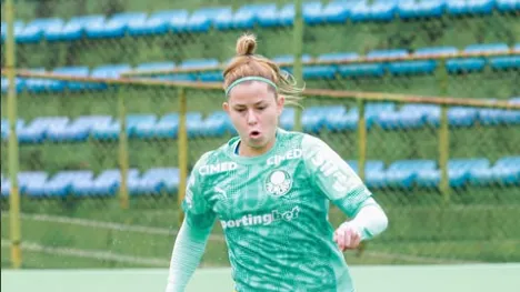 Fê Palermo, lateral do Palmeiras, em treino