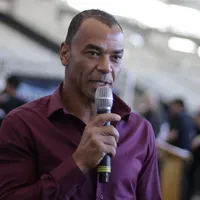 Cafu expõe roteiro semelhante da atual Seleção com do Tetra