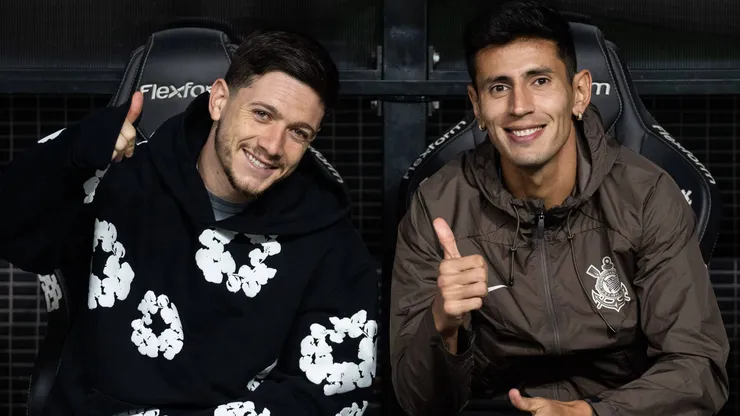 Corinthians ofereceu Angileri (à direita) ao Santos em troca por goleiro João Paulo, mas Peixe não se empolgou