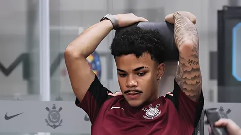 Kaio César realizando exames médicos no CT Joaquim Grava. Foto: Reprodução/YouTube Corinthians TV.