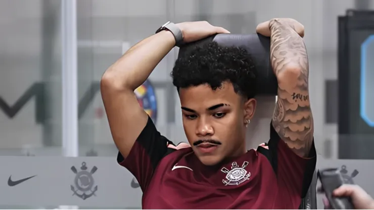 Kaio César realizando exames médicos no CT Joaquim Grava. Foto: Reprodução/YouTube Corinthians TV.