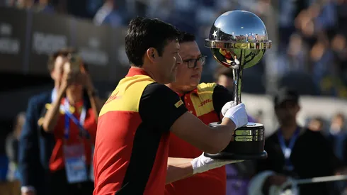 Taça da Copa Sul-Americana na final de 2025. (Photo by Buda Mendes/Getty Images)