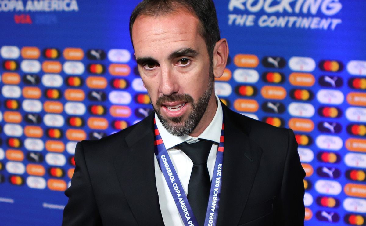 Godín vê Filipe Luís pronto para o futebol europeu após saída do Flamengo: “Ele conhece muito bem”