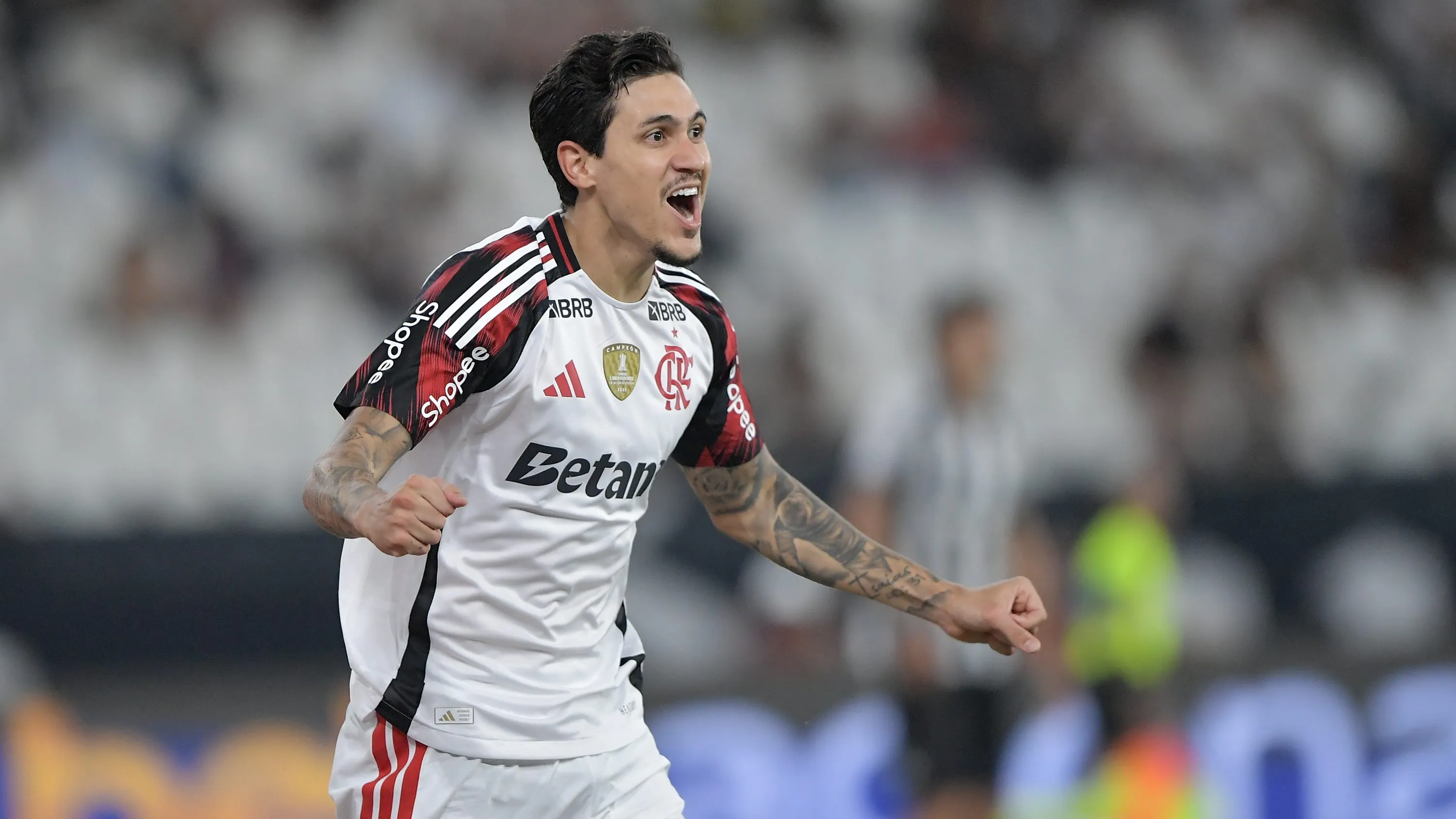 Pedro jogador do Flamengo comemora seu gol durante partida contra o Botafogo. Foto: Thiago Ribeiro/AGIF