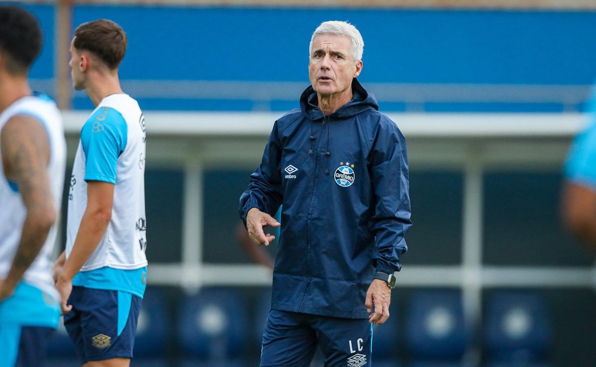 Luis Castro fortalece base do Grêmio e assume protagonismo em projeto de futuro