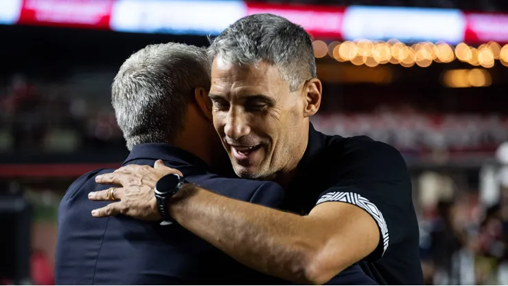 Crespo e Vojvoda são dois técnicos fortes no radar do Botafogo para lugar de Anselmi