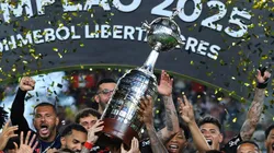 LIMA, PERU - NOVEMBER 29: Giorgian de Arrascaeta and Bruno Henrique of Flamengo lift the Champion's trophy after winning the the 2025 Copa CONMEBOL Libertadores Final match between Palmeiras and Flamengo at Estadio Monumental on November 29, 2025 in Lima, Peru. (Photo by Buda Mendes/Getty Images)