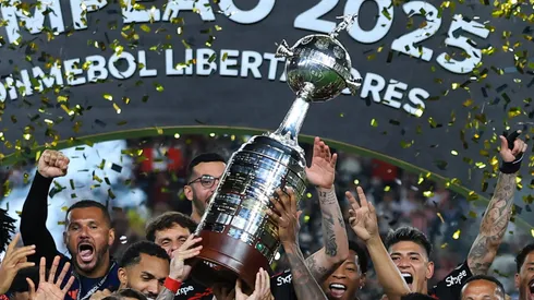 LIMA, PERU - NOVEMBER 29: Giorgian de Arrascaeta and Bruno Henrique of Flamengo lift the Champion's trophy after winning the the 2025 Copa CONMEBOL Libertadores Final match between Palmeiras and Flamengo at Estadio Monumental on November 29, 2025 in Lima, Peru. (Photo by Buda Mendes/Getty Images)