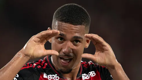 Samuel Lino jogador do Flamengo comemora seu gol durante partida contra o Ceara no estadio Maracana pelo campeonato Brasileiro A 2025. Foto: Jorge Rodrigues/AGIF