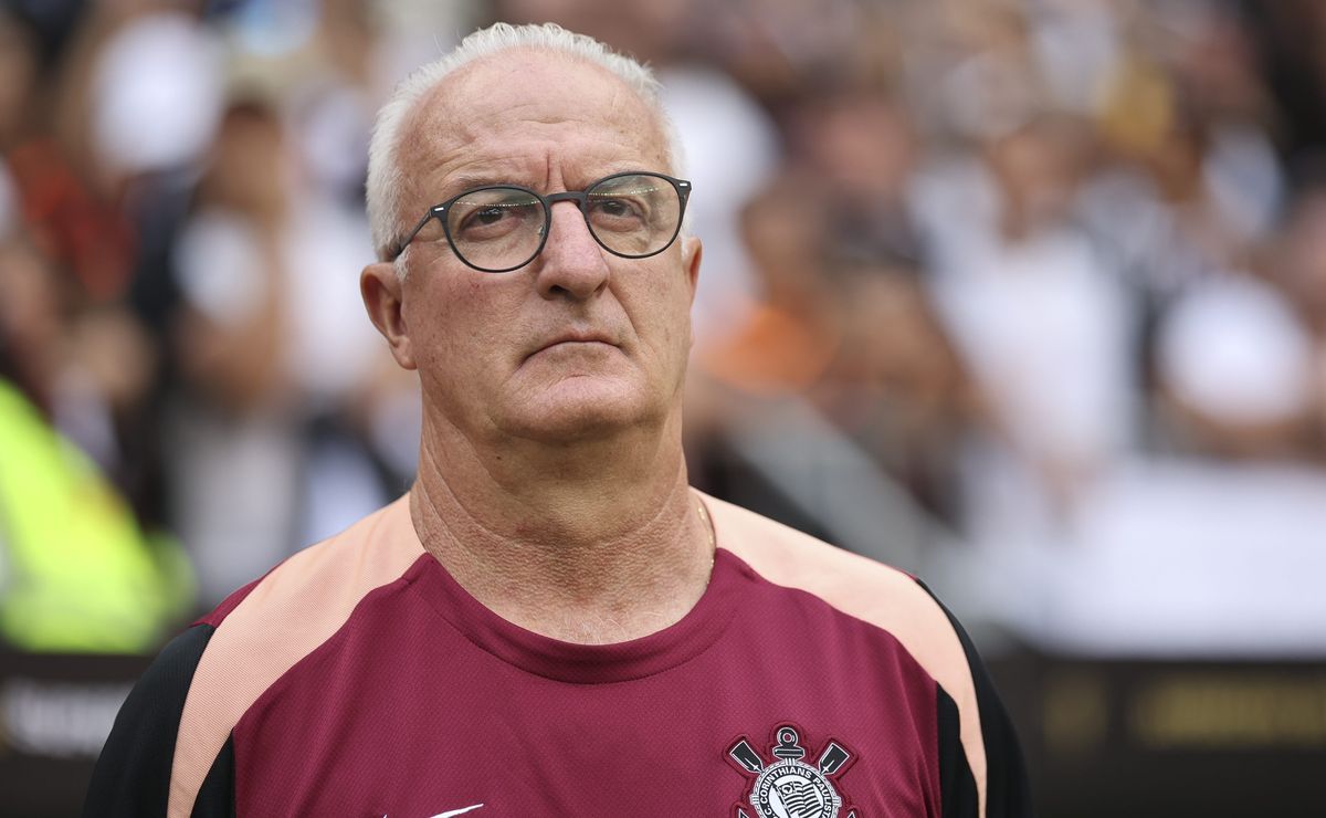 Dorival Júnior analisa pressão de enfrentar o Flamengo após mais um tropeço do Corinthians
