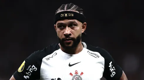 Memphis Depay jogador do Corinthians lamenta durante partida contra o Palmeiras no estadio Arena Corinthians pelo campeonato Paulista 2026.